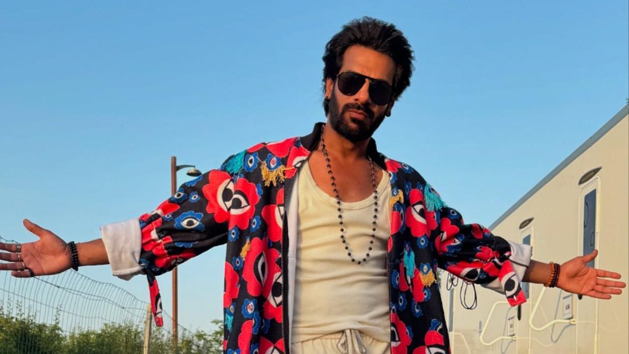 Khatron Ke Khiladi 14: Karan Veer Mehra lifts trophy