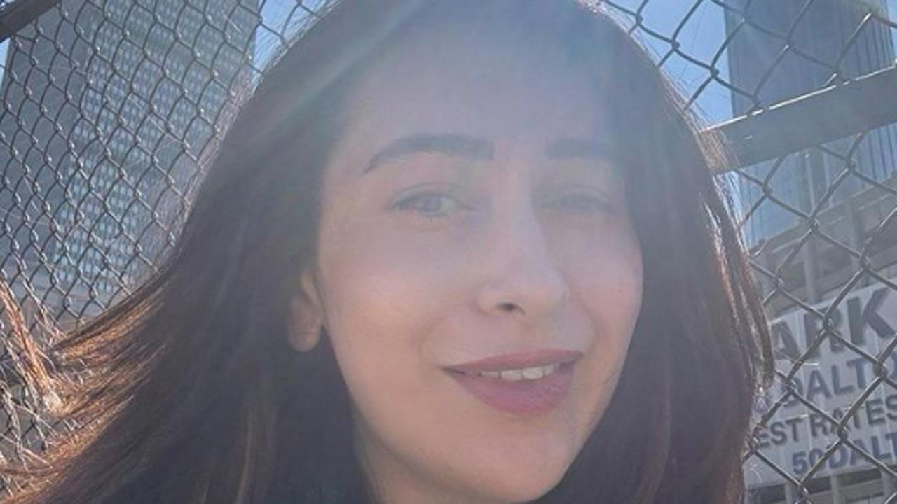 Karisma Kapoor shares her sunkissed image with no filter 