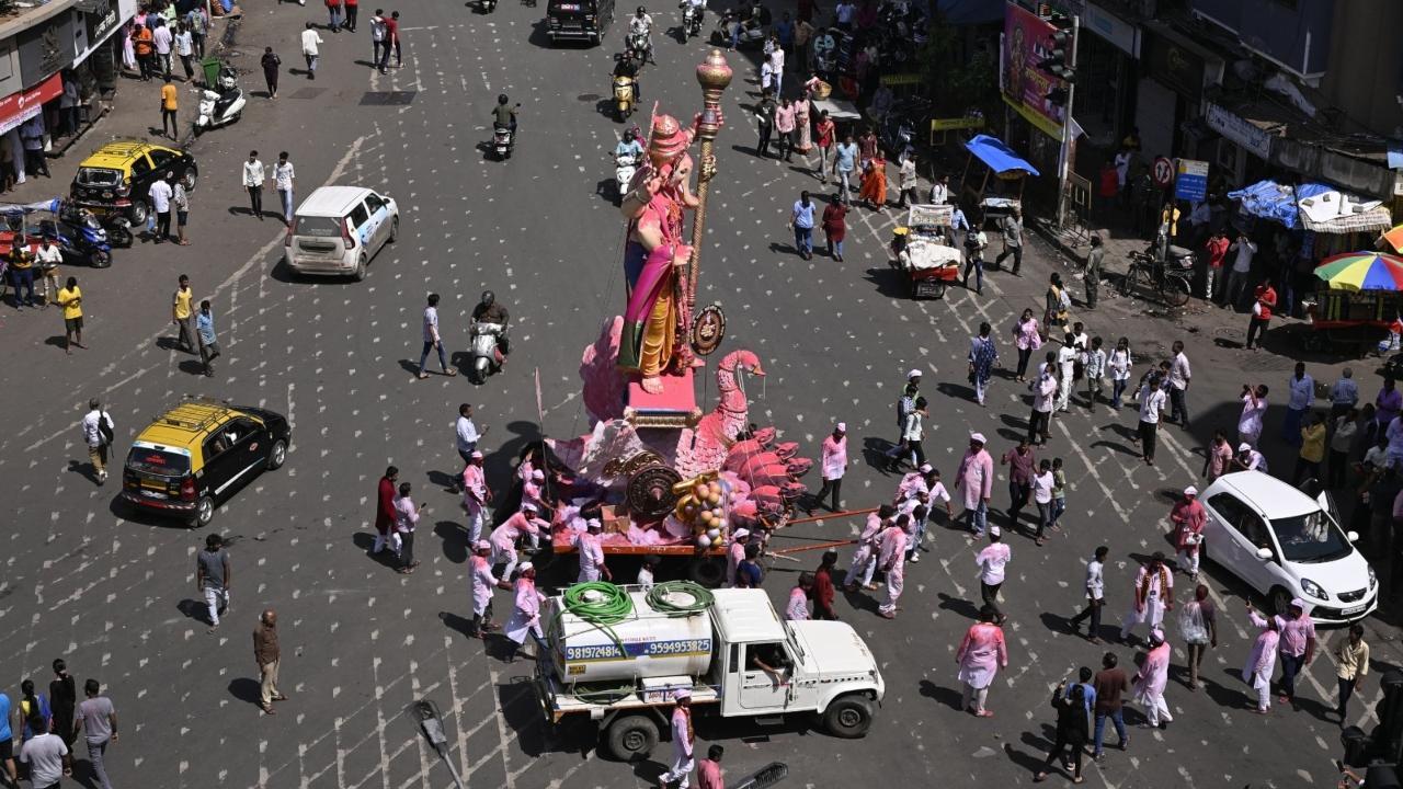 The 10-day Ganesh festival on Tuesday drew to a close. Pics/Ashish Raje