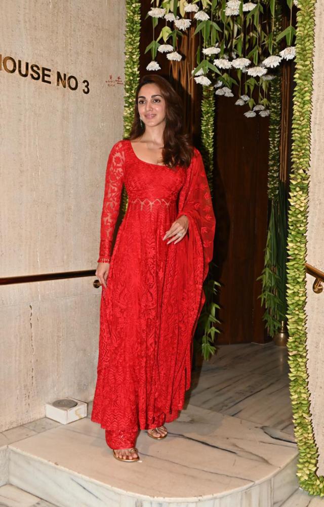 Ganesh Chaturthi 2024: Kiara Advani`s red anarkali suit Ganesh Chaturthi 2024: Kiara Advani`s red anarkali suit