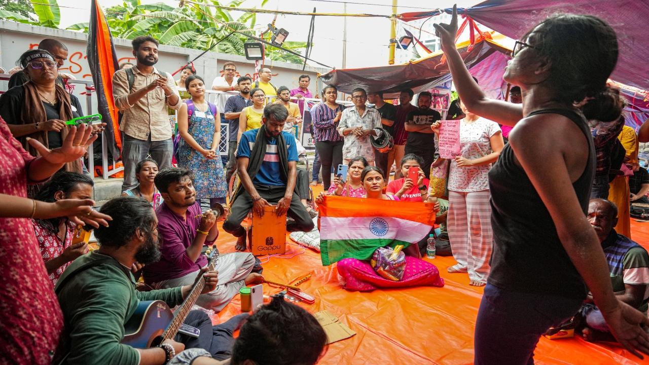 Kin of 29 patients who died during Kolkata doctors' protest to get Rs 2 lakh   