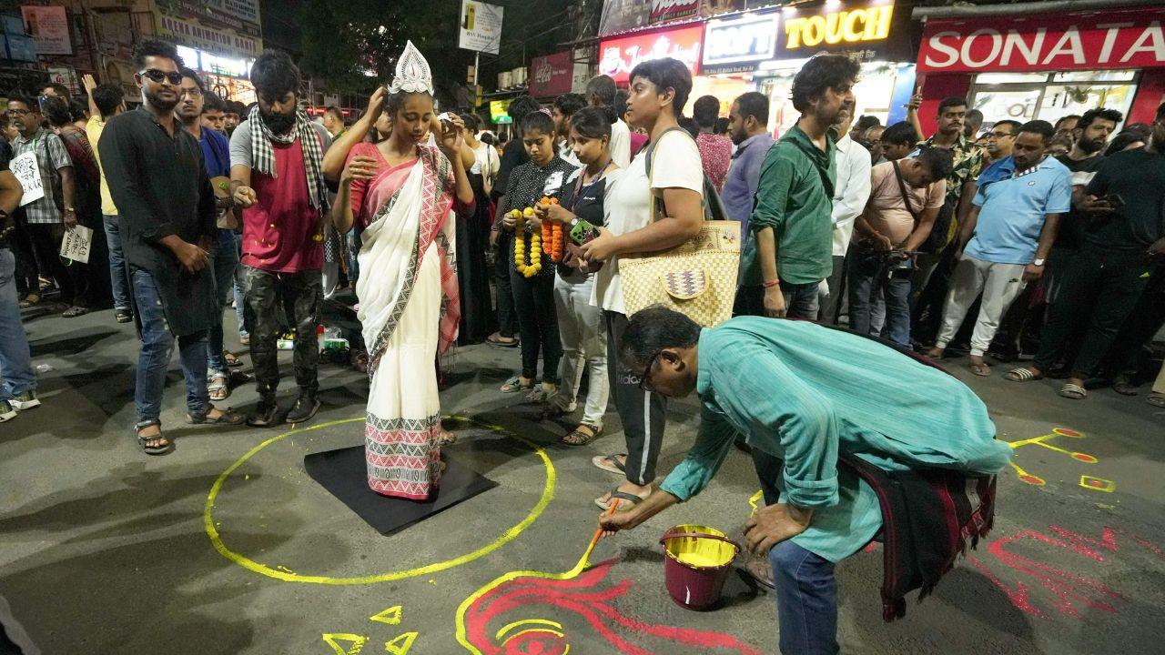 Allegations from the victim’s parents, coupled with administrative missteps, have led to a perception of a government cover-up, leaving the TMC struggling to counter the mass protests.