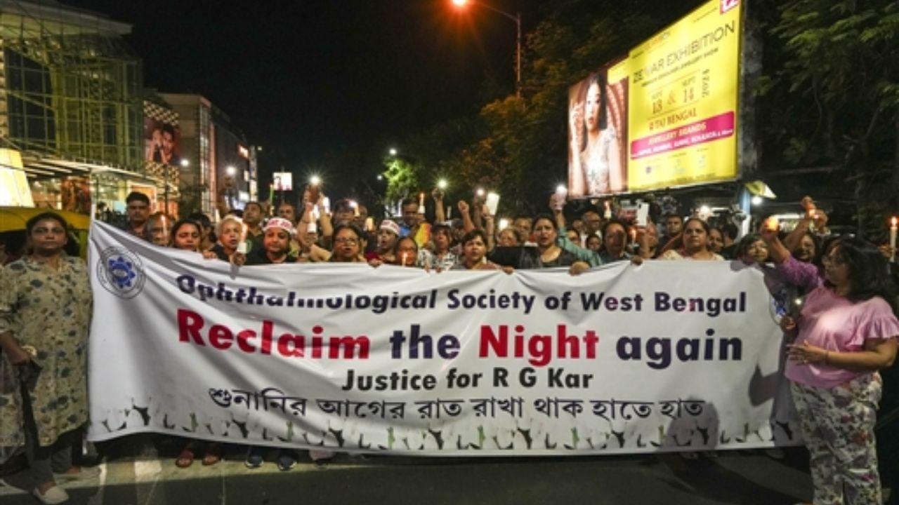 At Jadavpur, one man was arrested for allegedly molesting a woman during the protest. The police quickly apprehended the individual, and an FIR was lodged by the victim with the support of actor Sohini Sarkar and her colleagues.