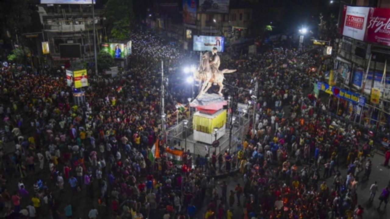 At Shyambazar, actor Rituparna Sengupta was met with hostility from protesters, who shouted 