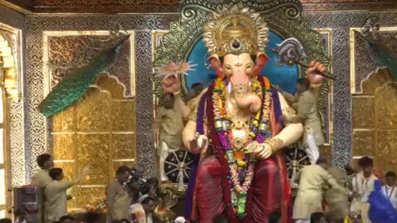 Devotees gathered early on Tuesday morning to pray to Lalbaugcha Raja, one of Mumbai's most prominent Ganpati idols, as part of the Ganesh Chaturthi celebrations. 