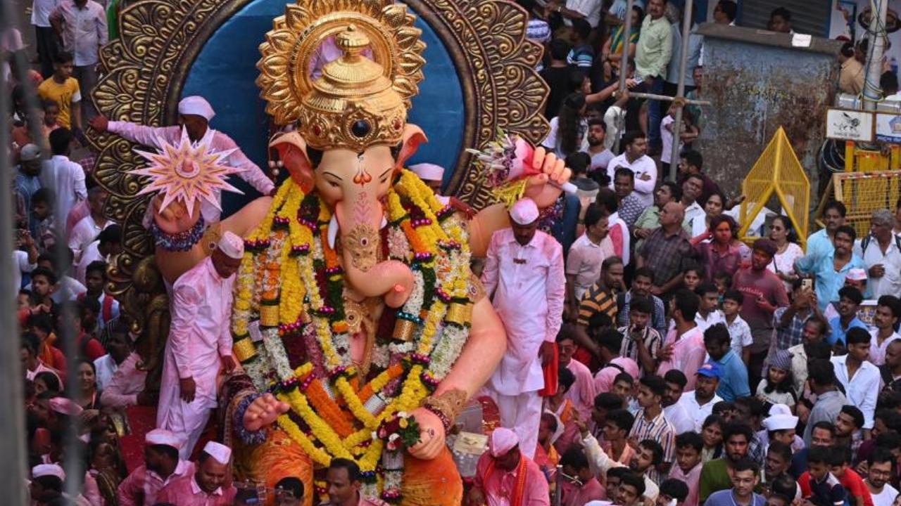 Of these, 2,880 idols were immersed in artificial ponds