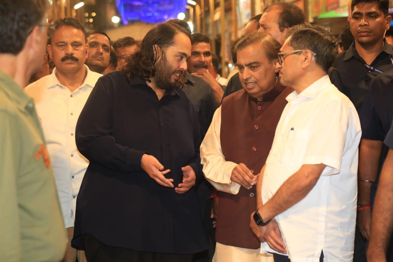 Ambani family too reached Lalbaugcha Raja to seek blessings