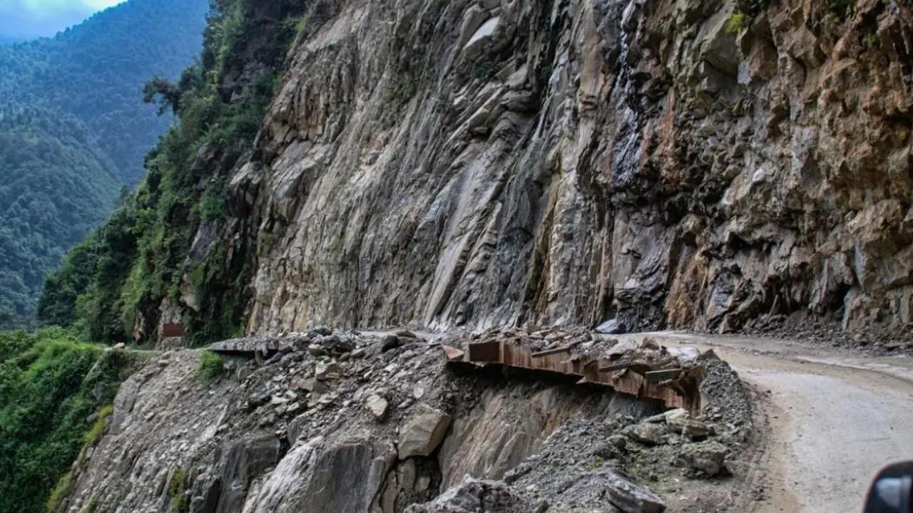 Landslide on Vaishno Devi track: 2 pilgrims dead, one injured in Jammu and Kashmir's Reasi