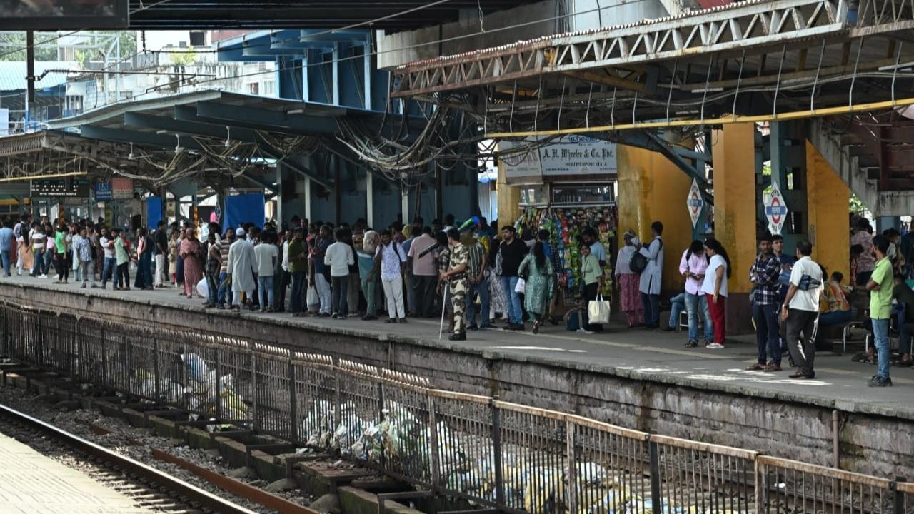 In this connection, Western Railway has successfully commissioned a new Down local line of 1.4 km length at Malad station during the intervening night of August 31 and September 1, 2024, the WR had earlier said