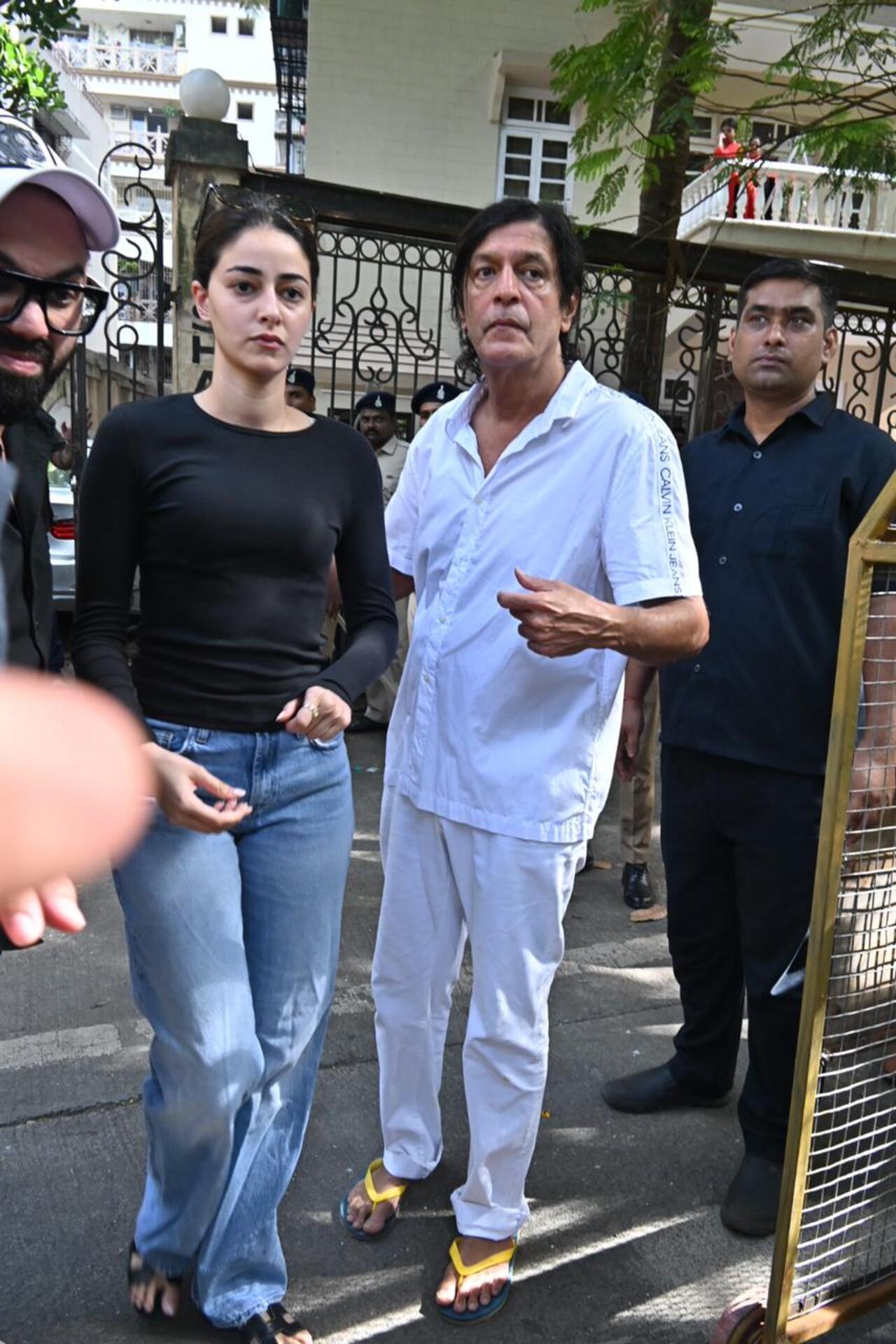 Veteran actor Chunky Panday and his daughter Ananya Panday were also photographed by the paparazzi. 