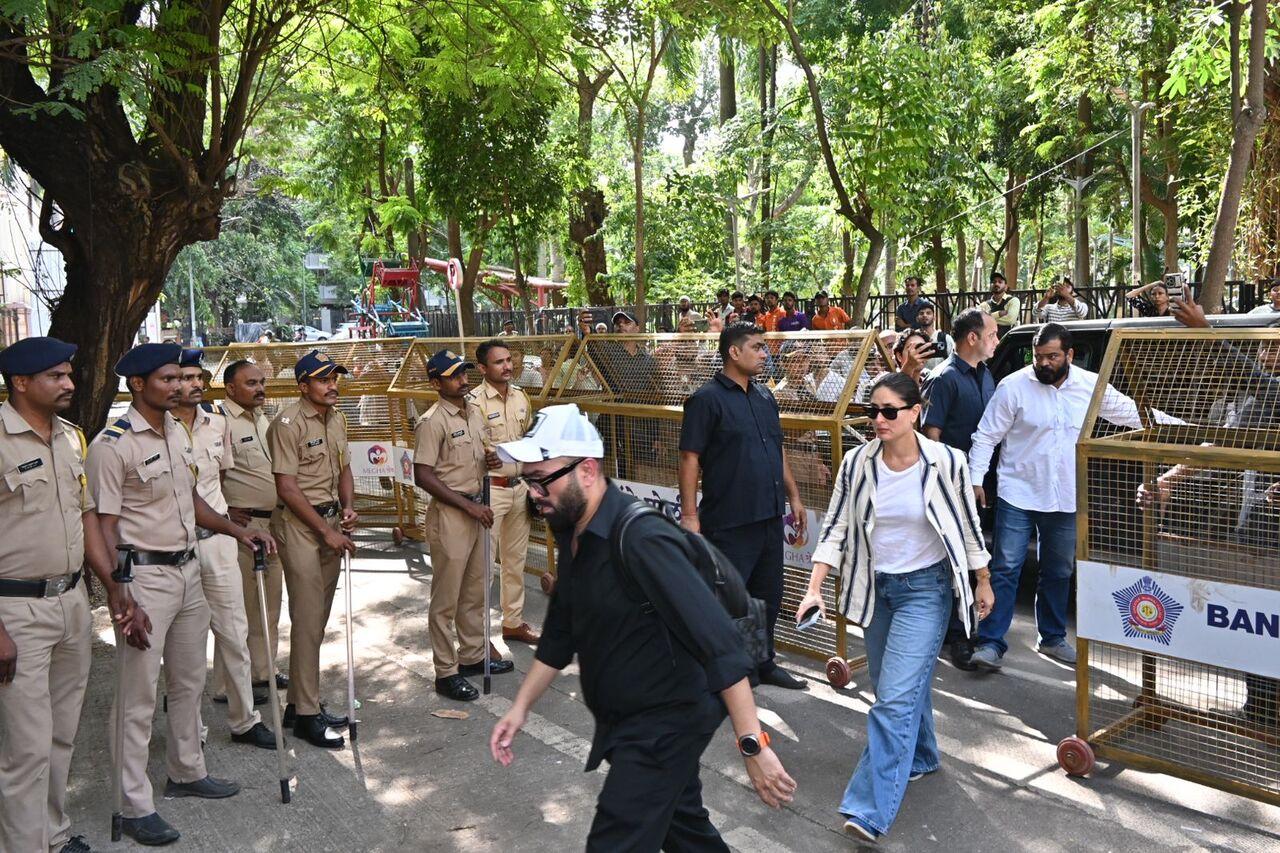 Malaika's closest friend and Bollywood actress Kareena Kapoor Khan arrived to offer her condolences. 