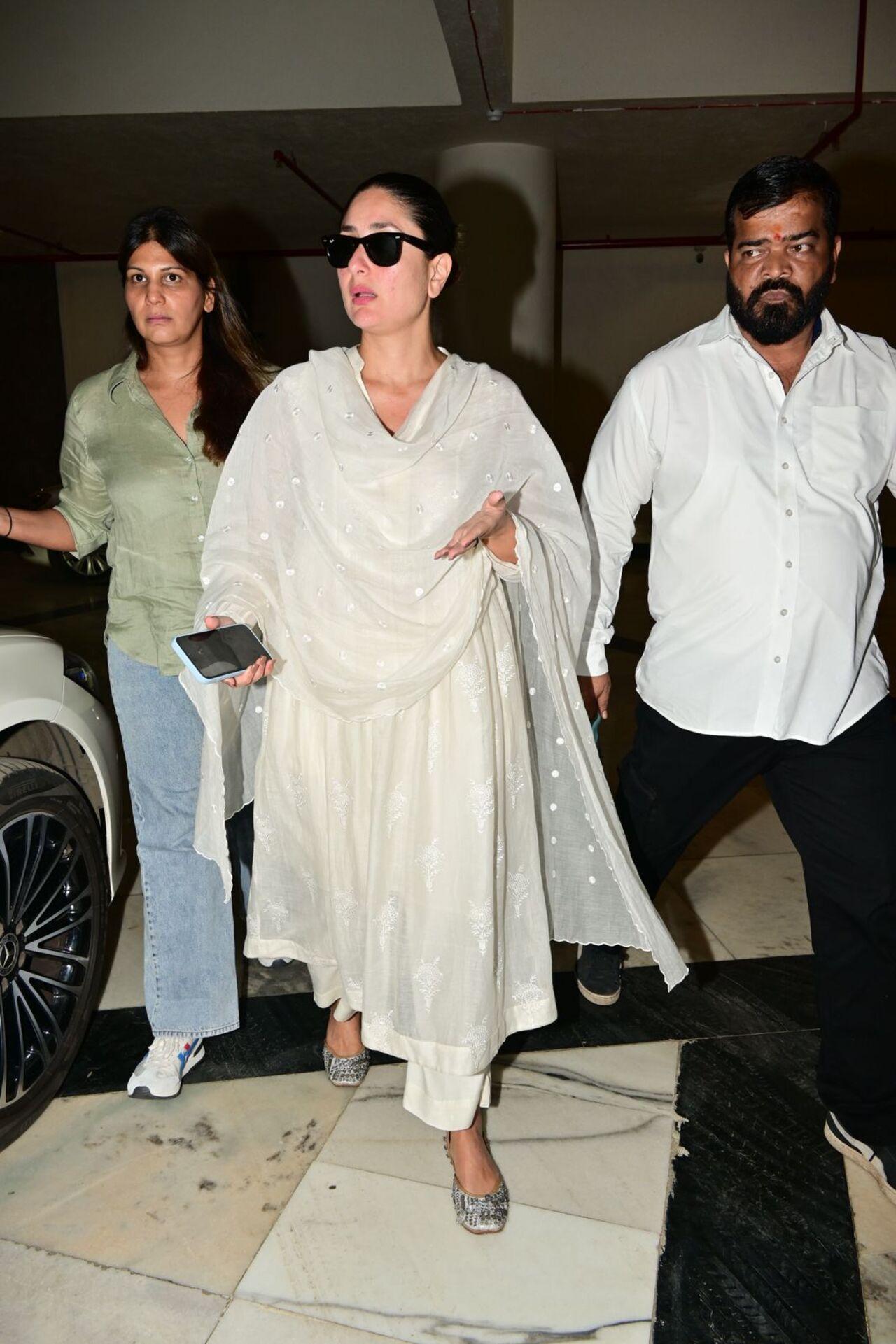 Malaika's best friend and Bollywood superstar Kareena Kapoor Khan marked her presence. 