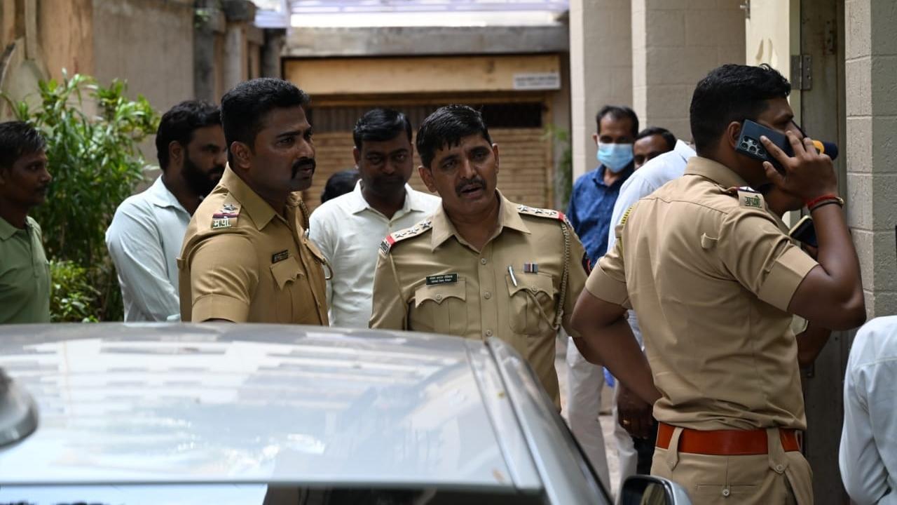 IN PHOTOS: Mumbai Police begins probe into Malaika Arora's father's death