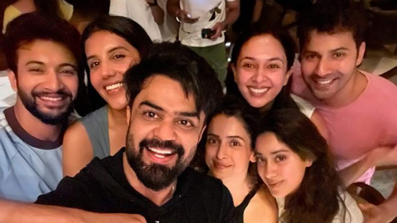 It's a wrap! Varun Dhawan & Janhvi Kapoor complete Udaipur schedule of Sunny Sanskari Ki Tulsi Kumari