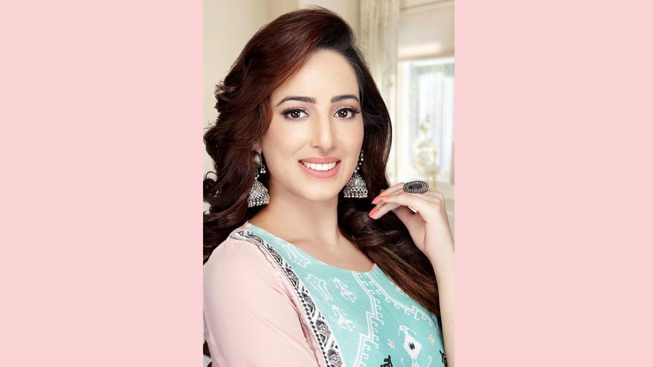 Pretty Jammu Girl Manisha Singh Rajput Arrives In Bollywood Marquee!