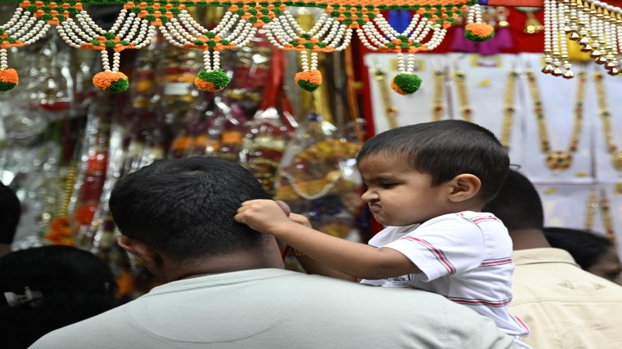 As the shopping went on, kids began getting weary and irritated amid the crowd 