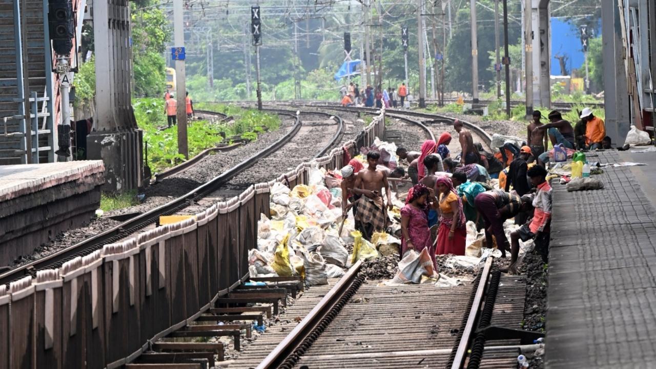 Railway workers were on Sunday seen working on the tracks at Malad station. Pics/Satej Shinde
