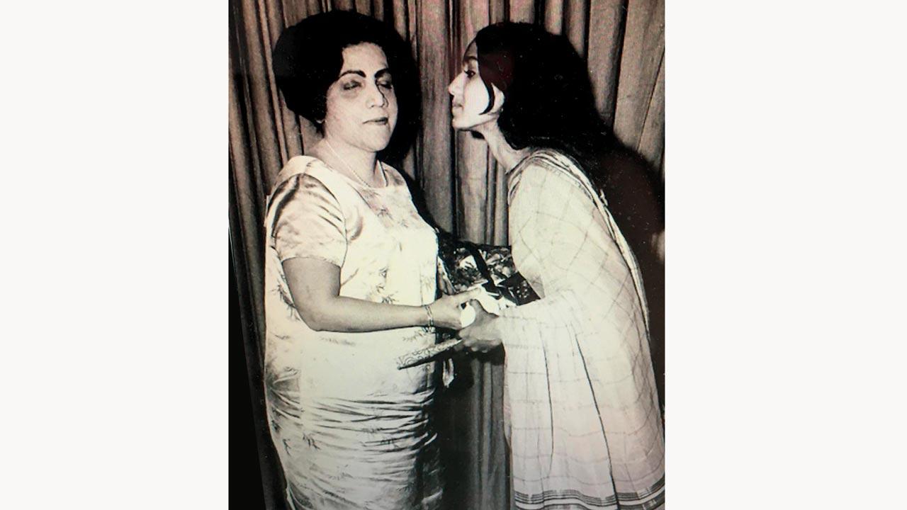 Marialena Fernandes presenting her mentor with a bouquet at a Taj Crystal Room concert in the 1960s