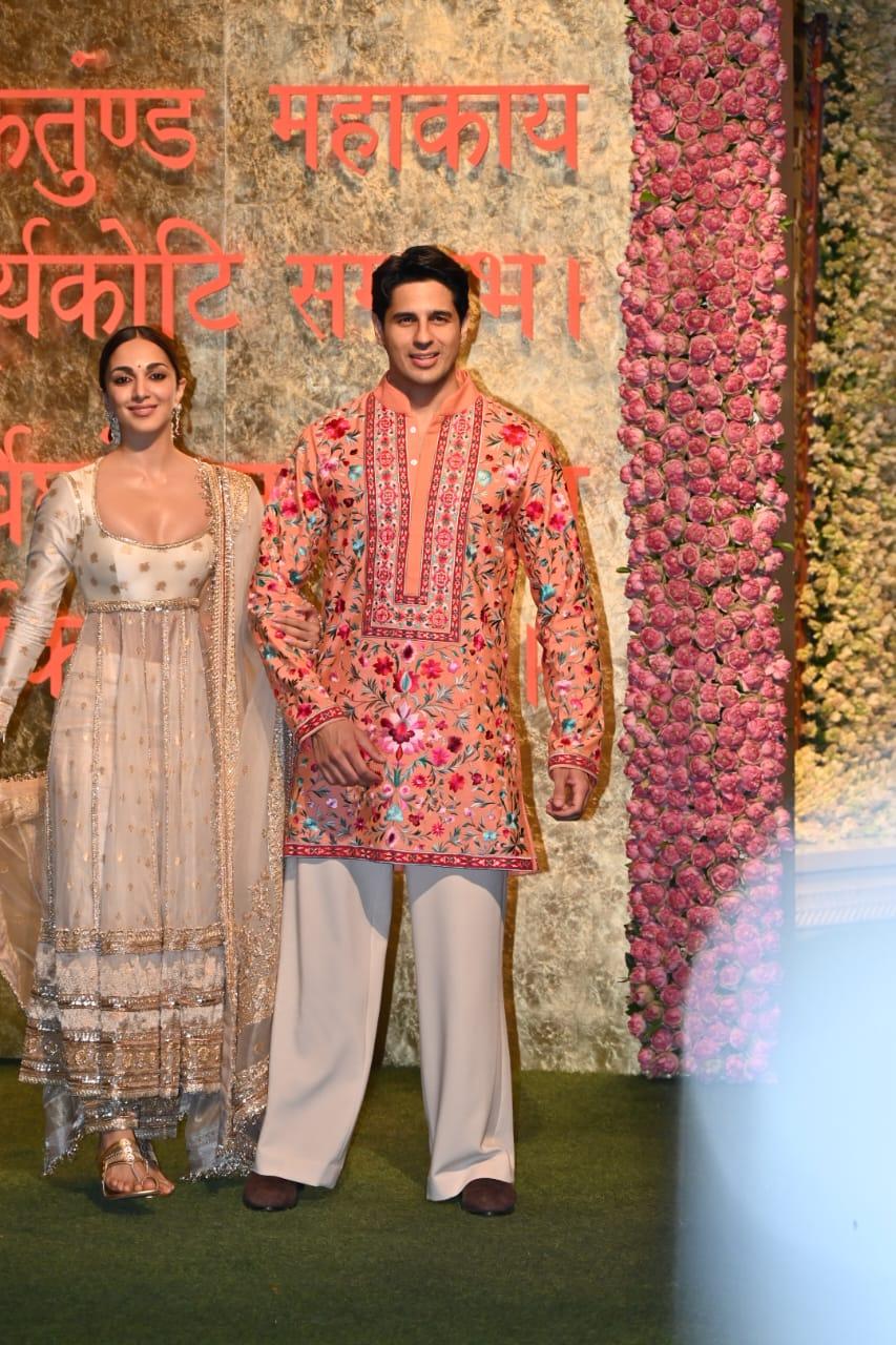 Sidharth Malhotra's outfit from Ambani's Ganpati celebration can be a perfect inspiration if you are looking for something traditional but comfortable.