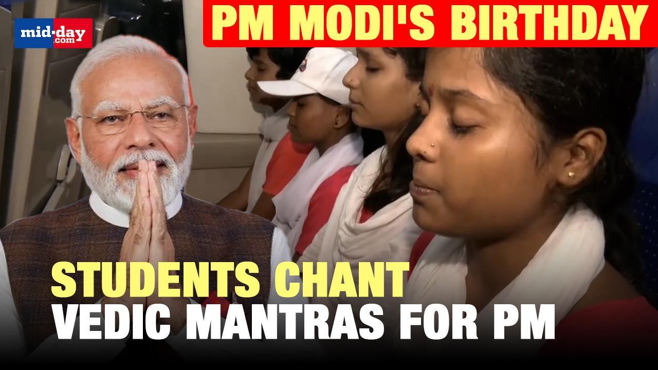 PM Modi's birthday: Students chant Vedic mantras for Modi Ji - WATCH