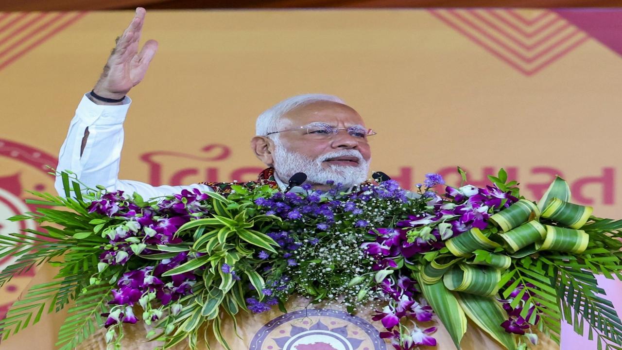 Those filled with hate not leaving any chance to defame India: PM Modi in Gujarat