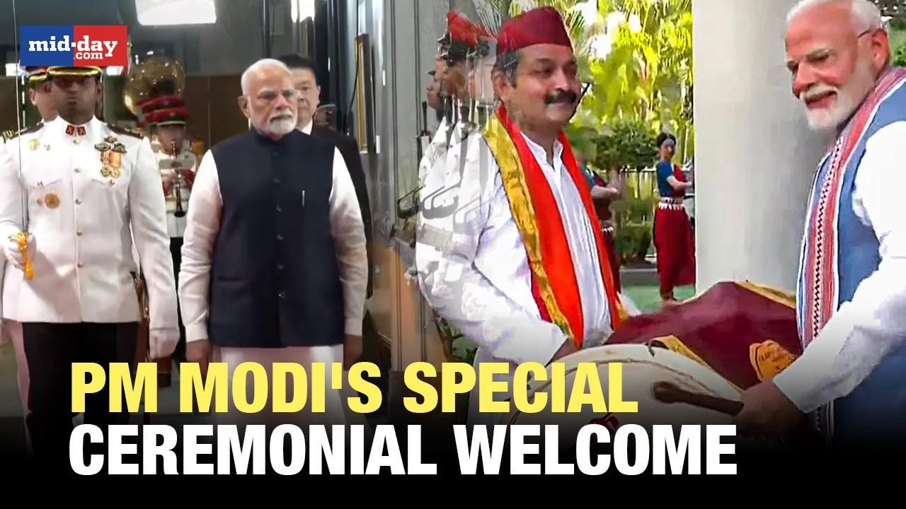 WATCH: PM Modi gets ceremonial welcome at Parliament House of Singapore