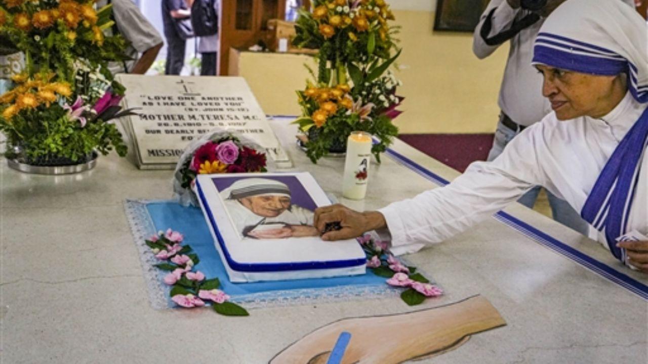 At the age of 18, Anjezë left her home to join the Sisters of Loreto in Ireland, adopting the name Sister Mary Teresa. She later moved to India, where she began her charitable work.