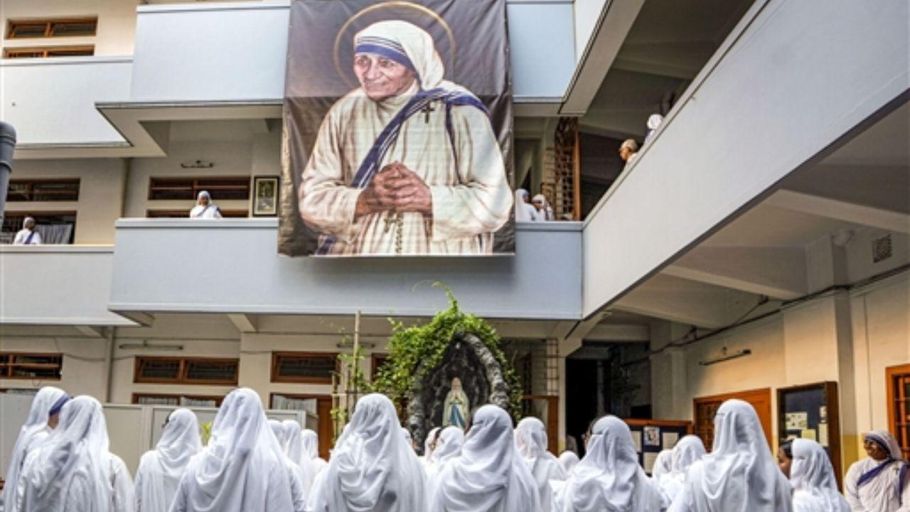 Mother Teresa received the Nobel Peace Prize in 1979. Notably, she requested that the money usually spent on the Nobel Banquet be donated to help the poor in India, reflecting her selfless nature.