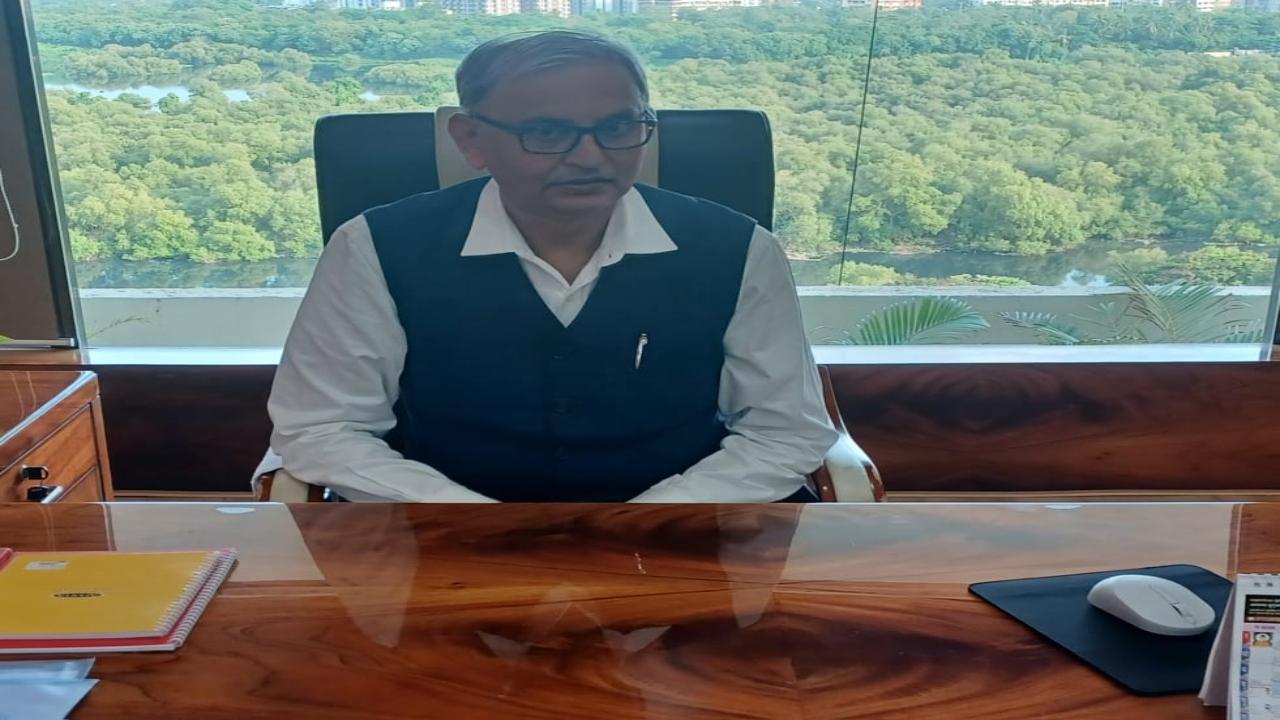 Former Maharashtra Chief Secretary Manoj Saunik assumes charge as MahaRERA Chairman