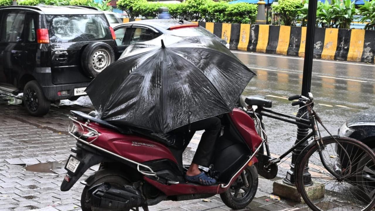 The IMD has also issued a red alert for Dhule and Nandurbar districts of Maharashtra and predicted heavy rainfall and thunderstorm with lightning and gusty winds at isolated places