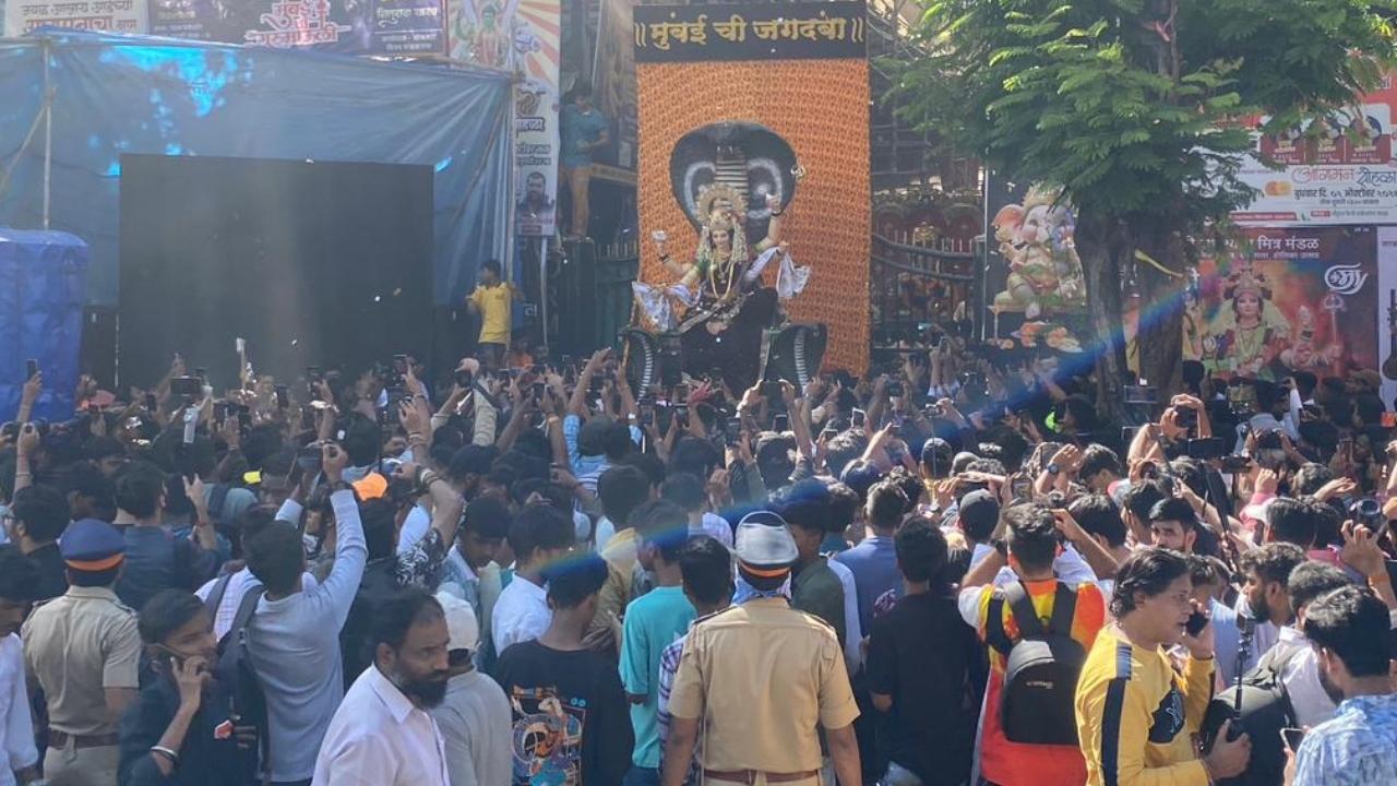 <p>Meanwhile, to ensure that no untoward incident takes place during these festivities, the Mumbai Police implemented various safety and security measures in the city during the nine days</p>