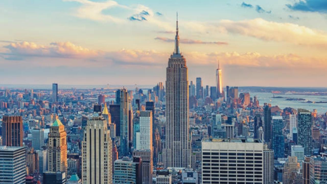 New York, Kal Ho Naa Ho
Set in the heart of New York, the movie beautifully captures the vibrancy and metropolitan culture of the state. It features New York's stunning skyline and bustling streets.