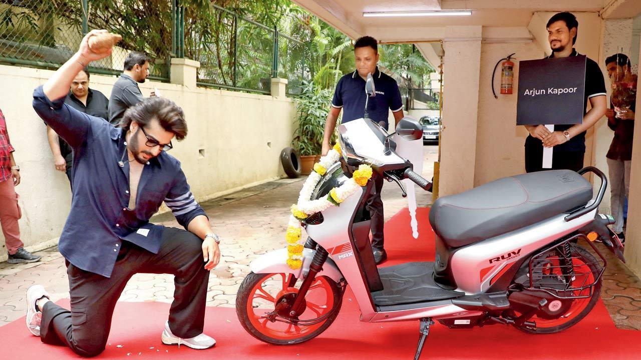 Arjun Kapoor purchases electric scooter