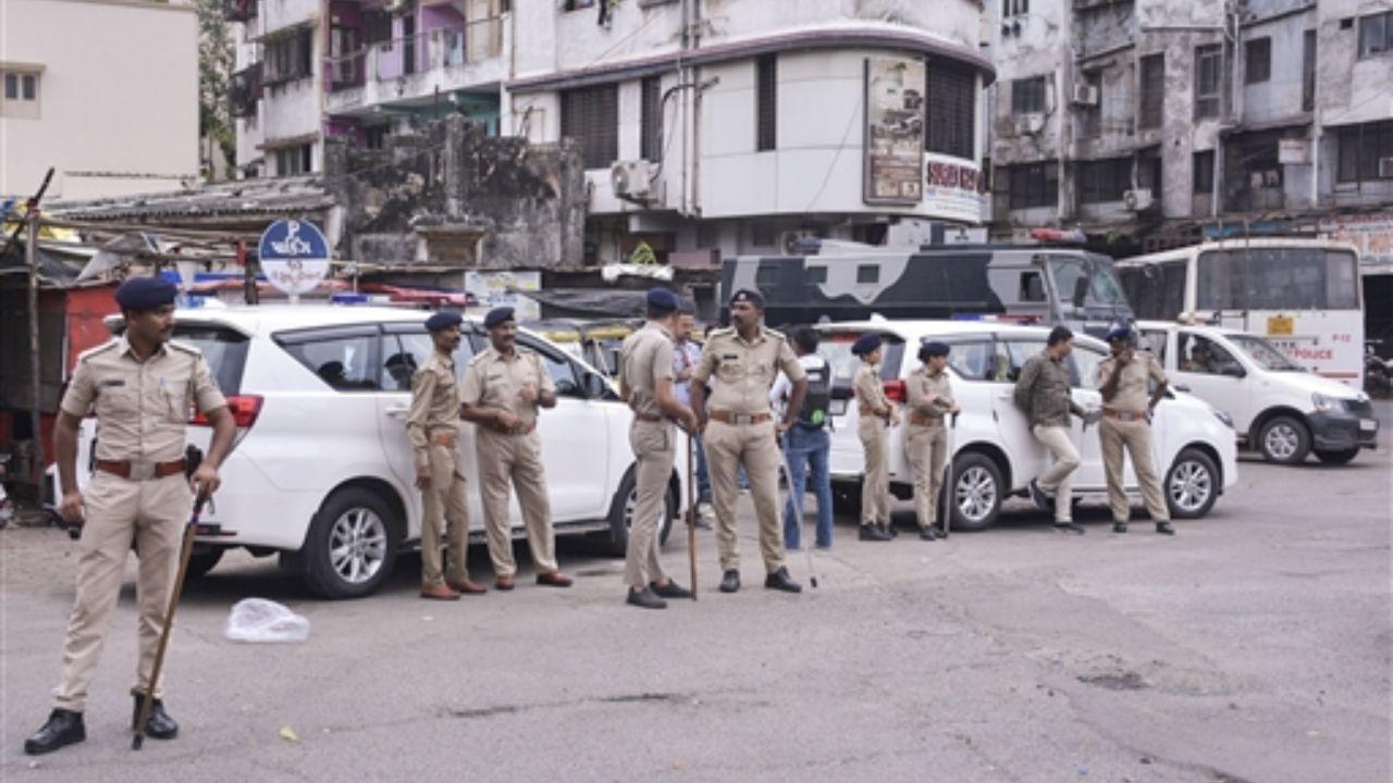 Civic authorities carry out anti-encroachment drive in Saiyedpura