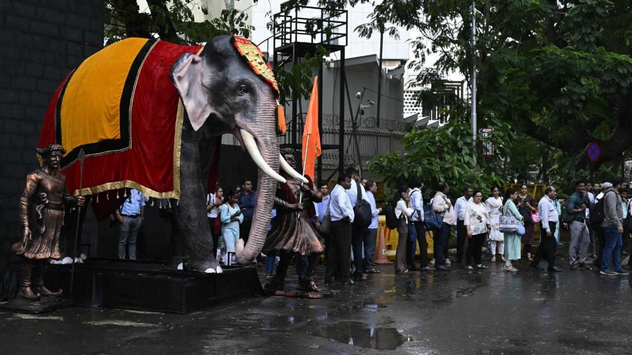 In a traffic notification, the police said that  on 3rd September 2024, a VVIP visit is schedule at Vidhan Bhavan in Mumbai. Hence traffic congestion is expected in some parts of the city