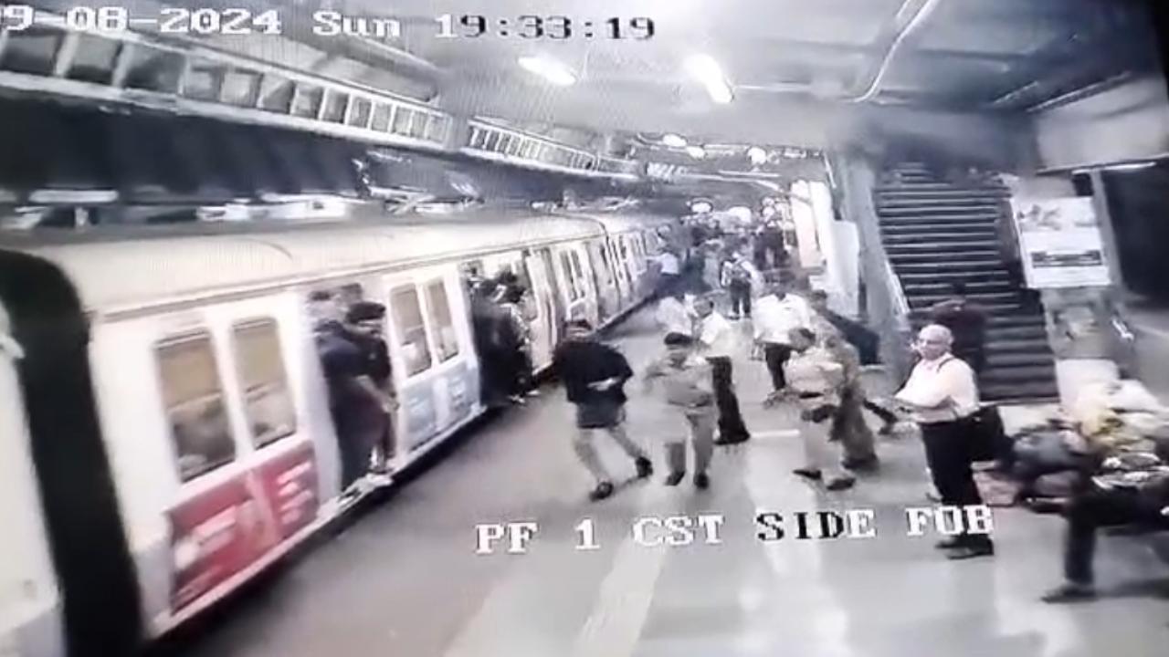 Railway cops on Ganesh Visarjan duty save passenger's life at Govandi station in Mumbai