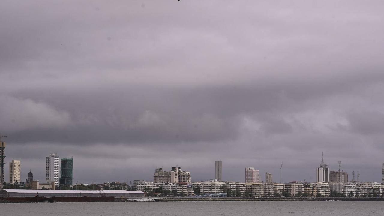 According to meteorological statistics, the city and metropolitan region received enough rain that evening to bring Mumbai's September rainfall above the 350 mm monthly normal