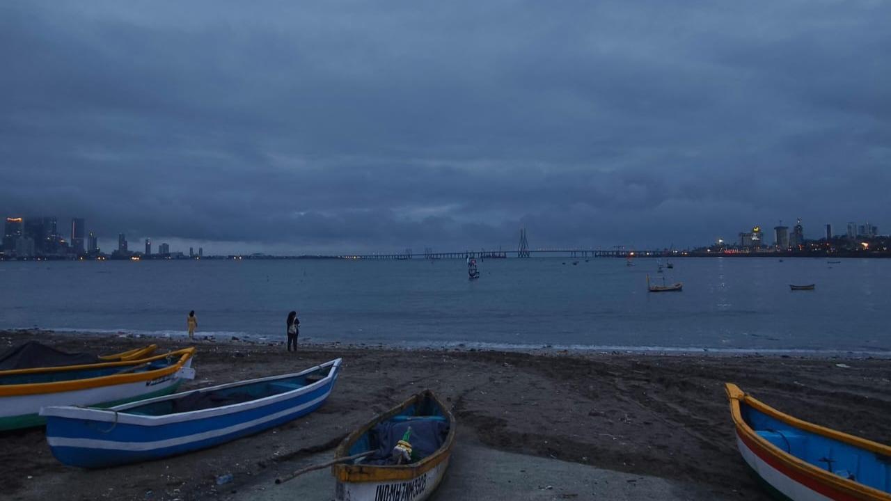 IN PHOTOS: Mumbai witnesses thick blanket of clouds day after heavy rains