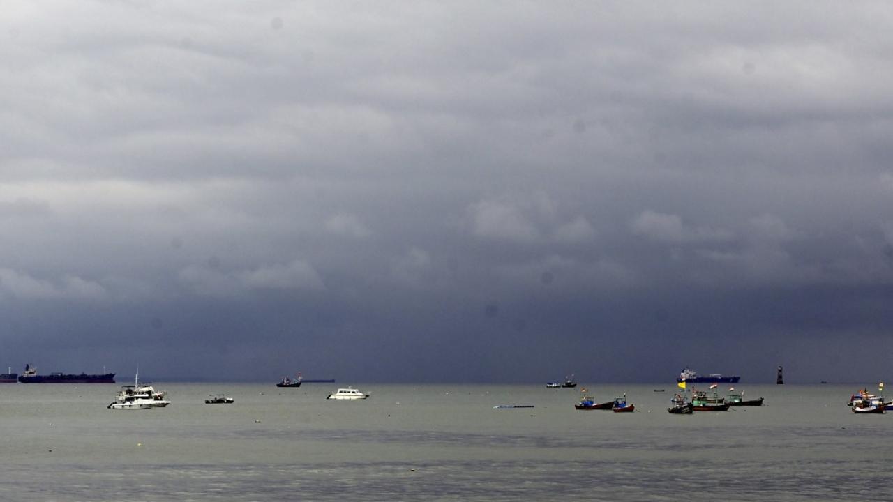 The India Meteorological Department earlier issued a red alert for Mumbai and its adjoining districts Thane, Palghar, and Raigad for Thursday morning