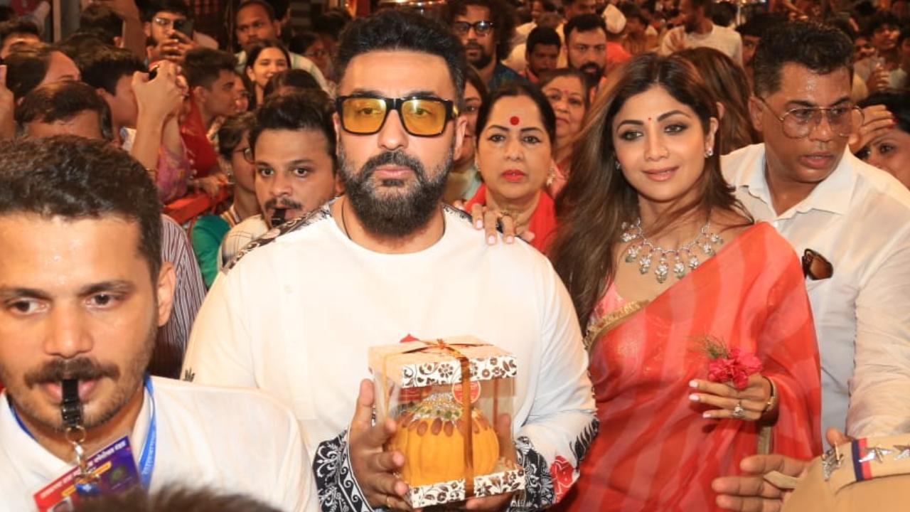 Shilpa Shetty, Raj Kundra offer giant modak as they seek blessings at Mumbai’s Lalbaugcha Raja