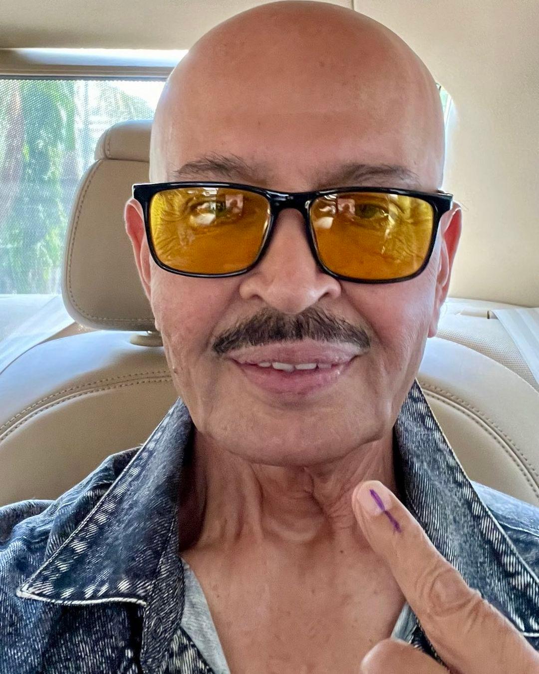 Rakesh Roshan’s direction brought him real popularity with the 1987 film Khudgarz. The film starred Govinda, Amrita Singh, and Neelam Kothari. Khudgarz became a superhit, and Rakesh Roshan earned fame as a director.