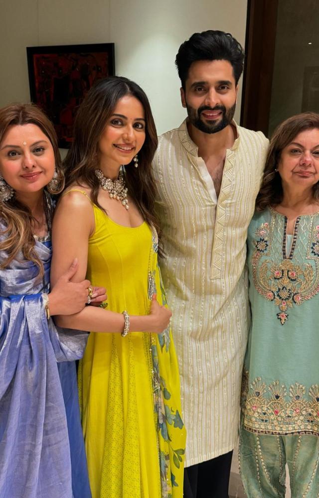 This marks her first Ganesh Chaturthi after her marriage with Jackky Bhagnani
