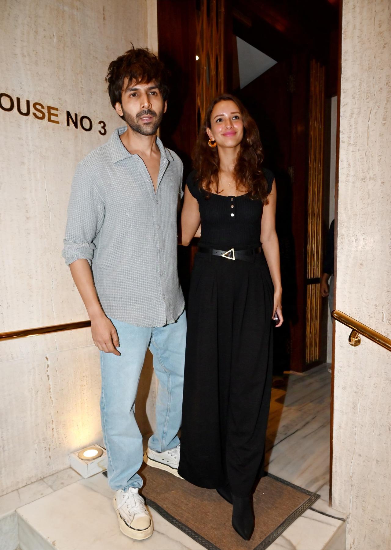 <p>`Bhool Bhulaiyaa 3` duo Kartik Aaryan and Triptii Dimri were spotted together at Manish Malhotra`s residence in Mumbai. </p> <p>`Bhool Bhulaiyaa 3` duo Kartik Aaryan and Triptii Dimri were spotted together at Manish Malhotra`s residence in Mumbai. </p>