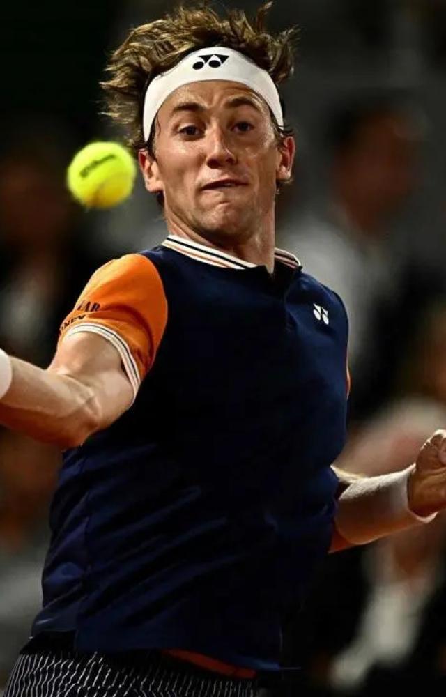 Europe began the comeback Sunday when Alcaraz and Casper Ruud won the doubles 6-2, 7-6 (6) against American pair Ben Shelton and Frances Tiafoe