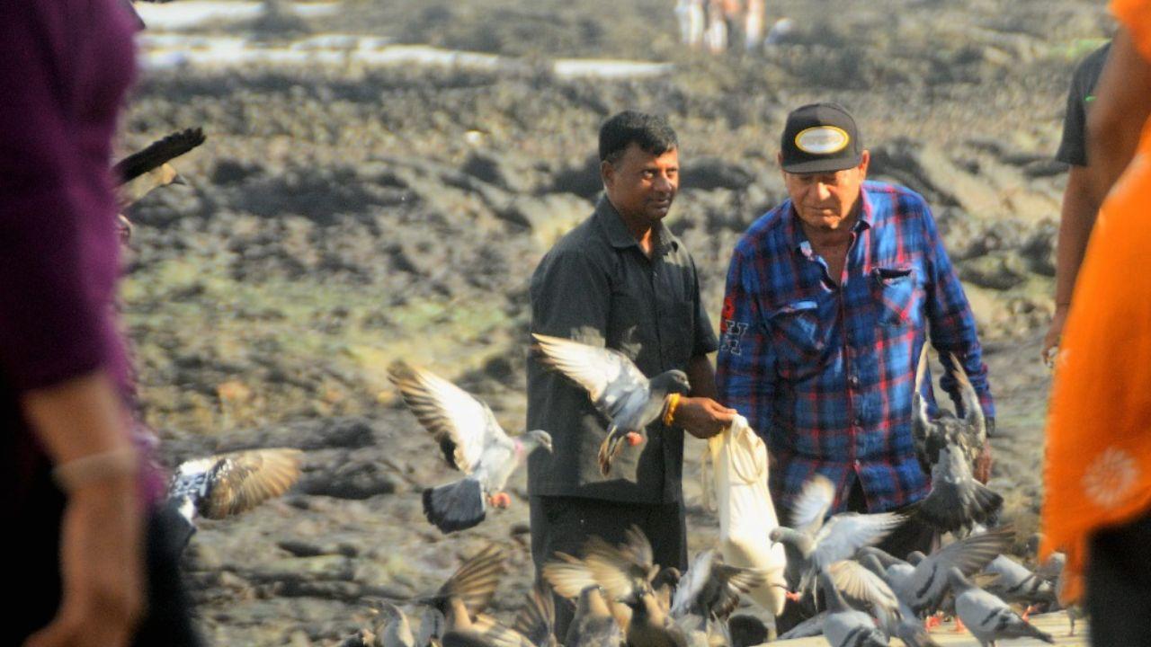 Salim Khan receives chilling death threats during morning walk; Mumbai Police launch probe