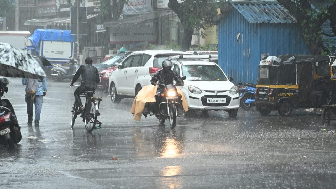 Mumbai and the metropolitan region have been receiving substantial rainfall since the beginning of this week. Pics/Satej Shinde and Ashish Raje