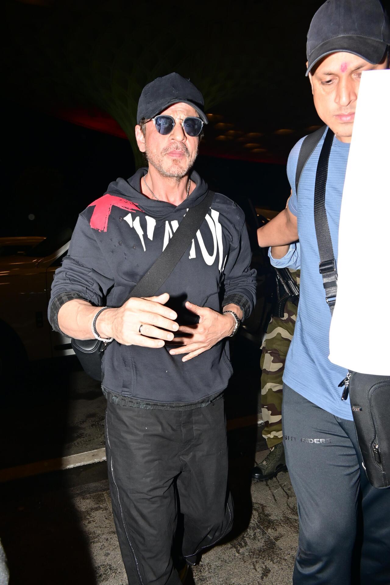 <p>Shah Rukh Khan was spotted leaving the city in the wee hours of Thursday</p> <p>Shah Rukh Khan was spotted leaving the city in the wee hours of Thursday</p>