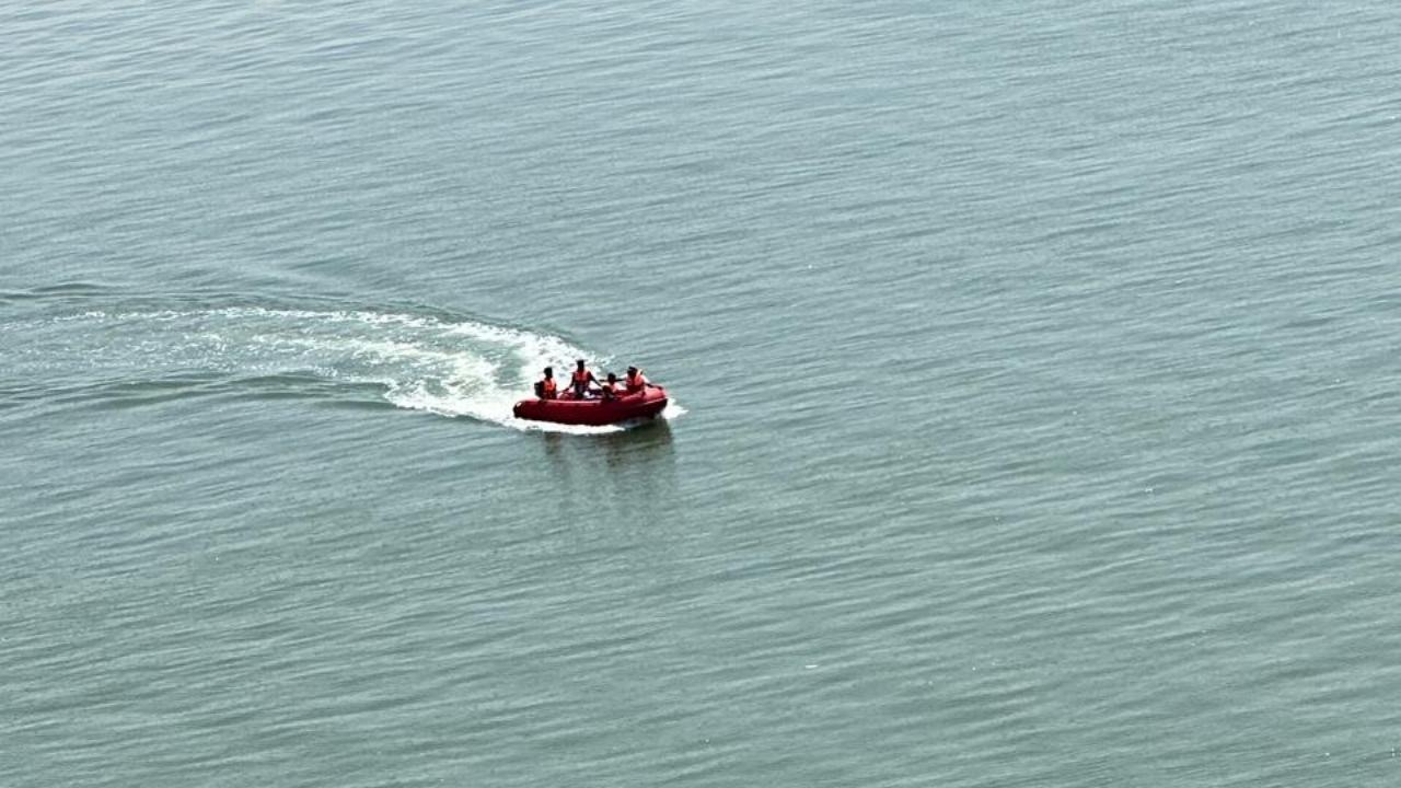 Man jumps off Atal Setu; search operations underway in Sewri