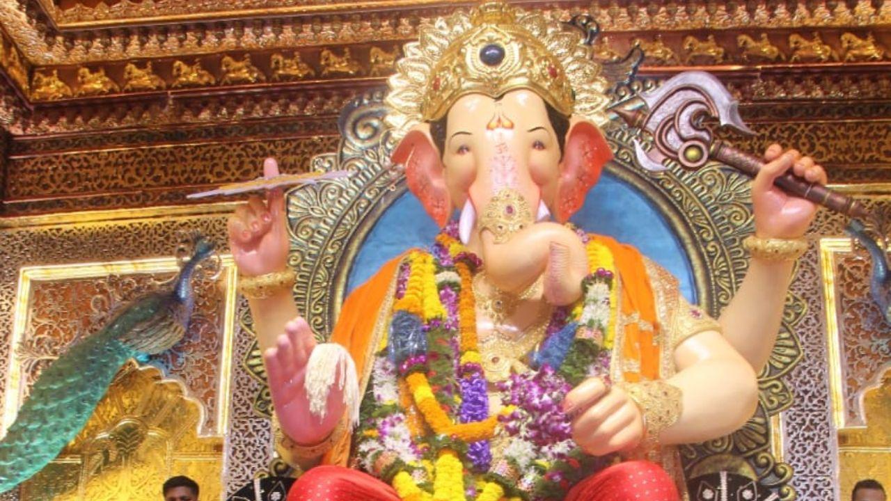 Ganeshotsav 2024: Devotees flock to Lalbaugcha Raja in Mumbai to offer prayers