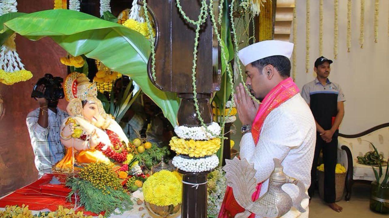Former CM Uddhav Thackeray, along with his family, visited the famous Lalbaugcha Raja in Mumbai to offer prayers to Lord Ganesha on the occasion of Ganesh Chaturthi.